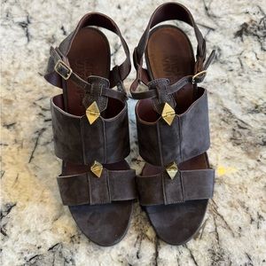 Gorgeous suede sandals by Michel Vivien in new condition, no box, made in Italy!